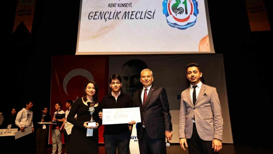 Gençler fikirleriyle yarıştı