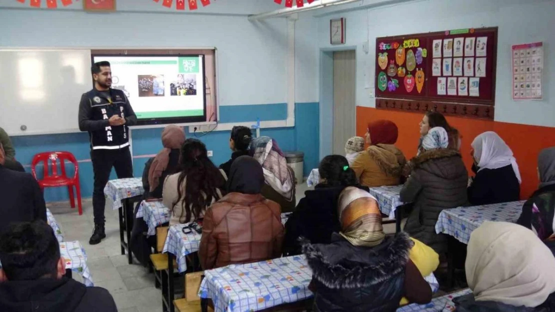 Gercüş'te velilere 'En iyi narkotik polisi anne' eğitimi verildi