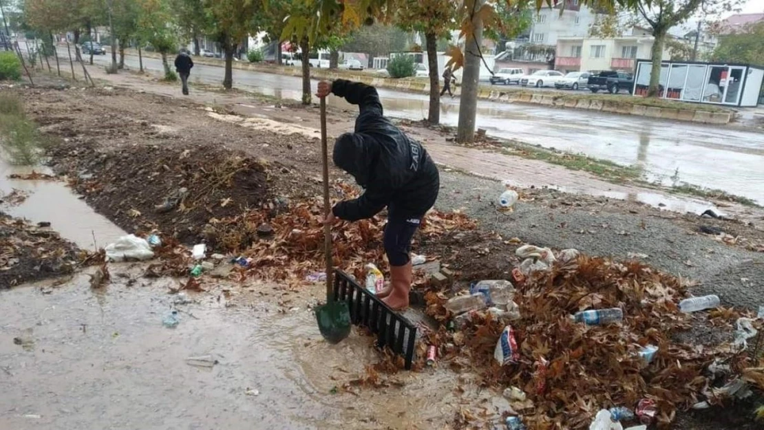 Gölbaşı'nda mazgallar temizleniyor