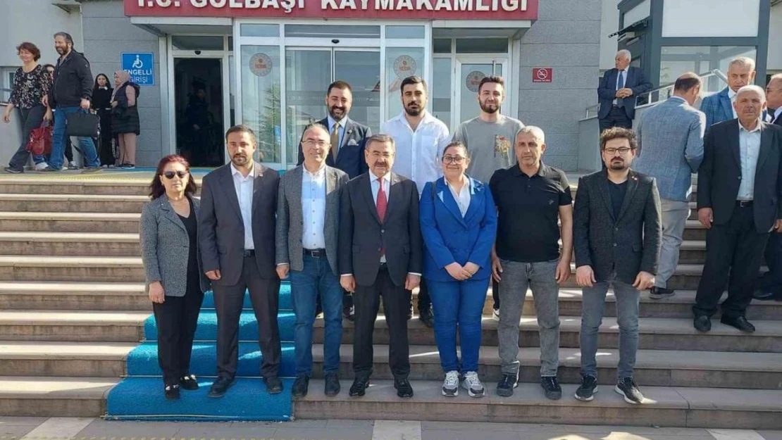 Gölbaşı'nda seçimleri kazanan Odabaşı mazbatasını aldı