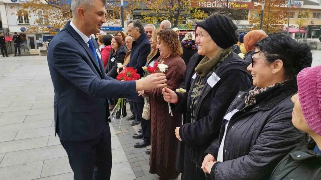 Gölcük'te kadınların seçme ve seçilme hakkı kutlandı