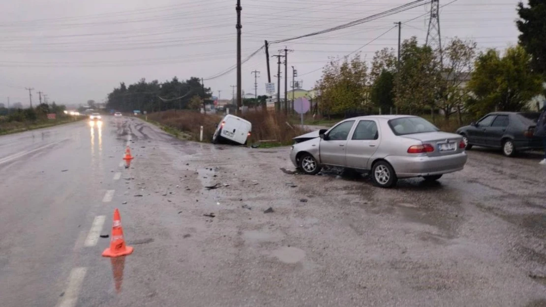 Gönen'de trafik kazasında 3 kişi yaralandı