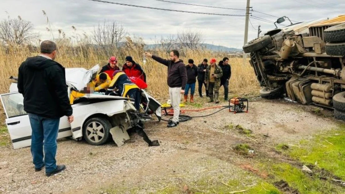 Gönen'de üç aracın karıştığı kazada 1 kişi öldü