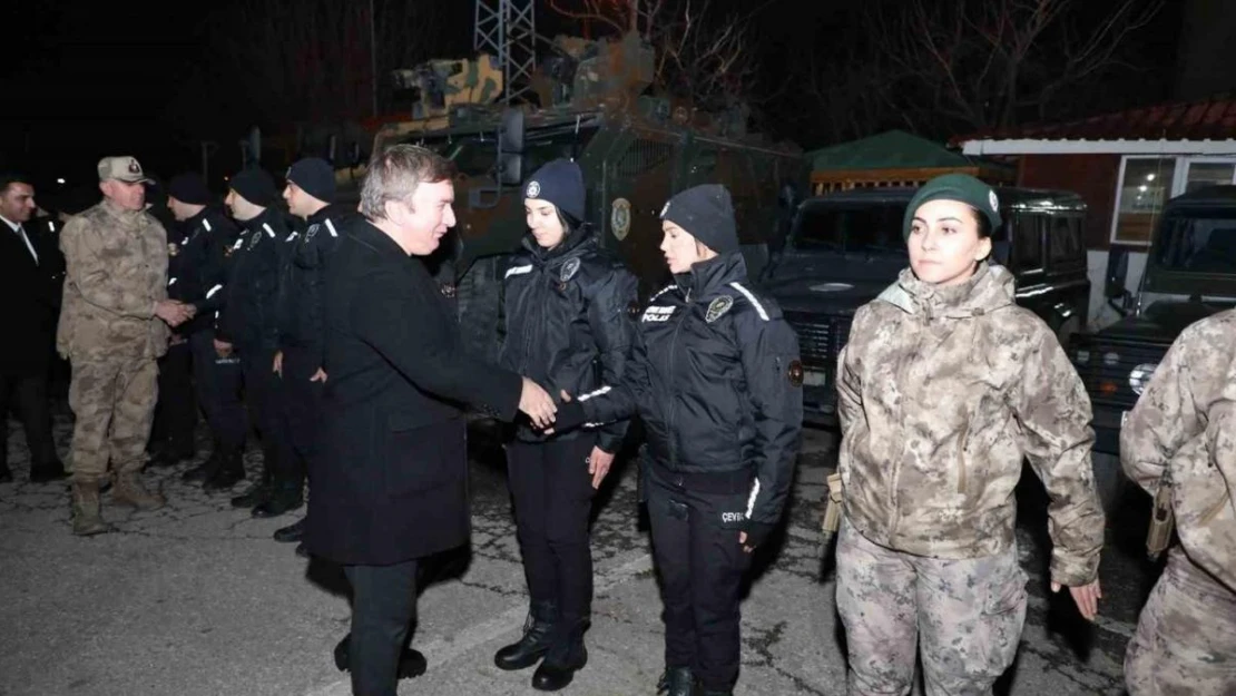 Görevi başındaki güvenlik güçlerine yeni yıl ziyareti