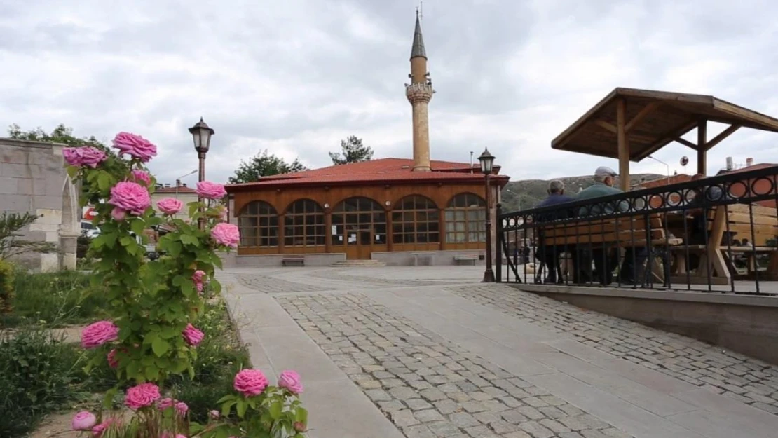 Gülabibey Camisi'nde 5,5 asırdır ezan sesi yükseliyor