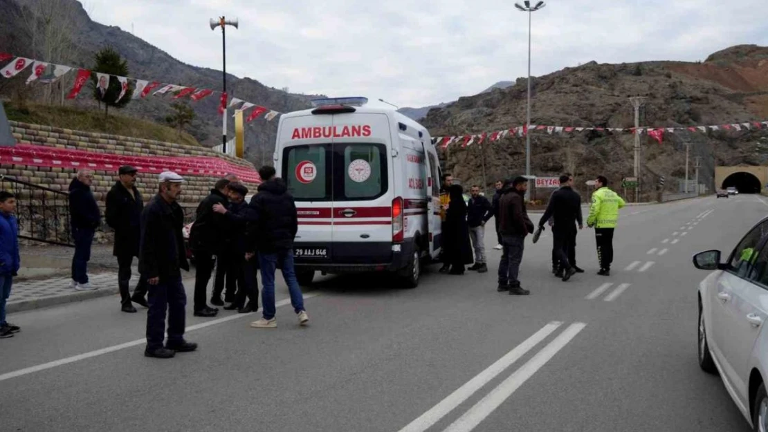 Gümüşhane'de yola atlayan 10 yaşındaki çocuğa otomobil çarptı