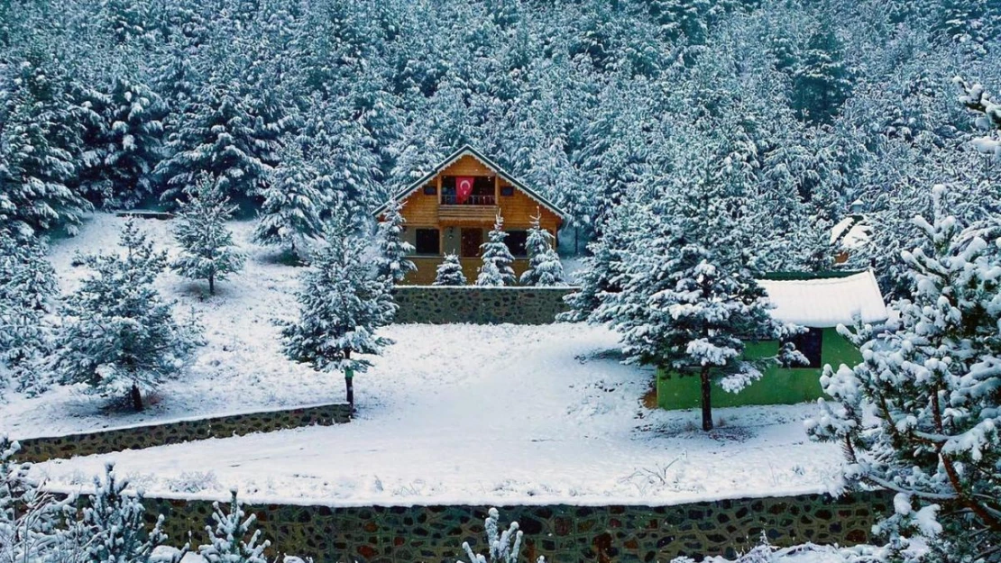 Gümüşhane'nin yükseklerinde kar yağışı ve tipi etkili oluyor