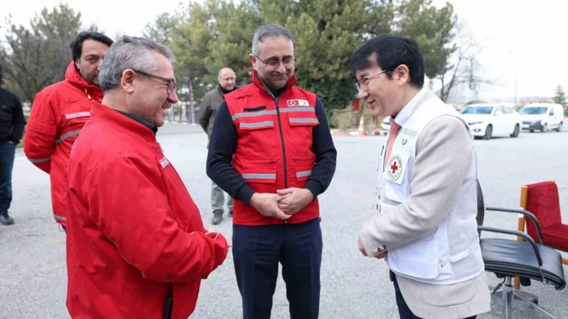 Güney Kore'nin deprem bölgesine yardımları sürüyor