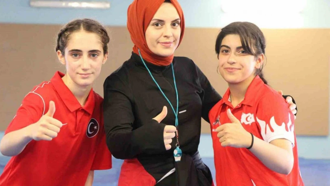 Güreşte Türkiye ikincisi ve üçüncüsü olan sporcular, müsabakalara canla başla hazırlanıyor