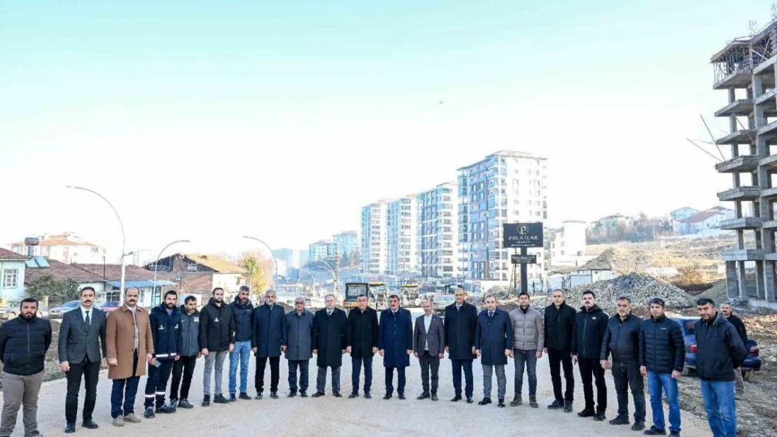 Gürkan, İsmet Paşa Caddesi'ndeki yol çalışmalarını inceledi