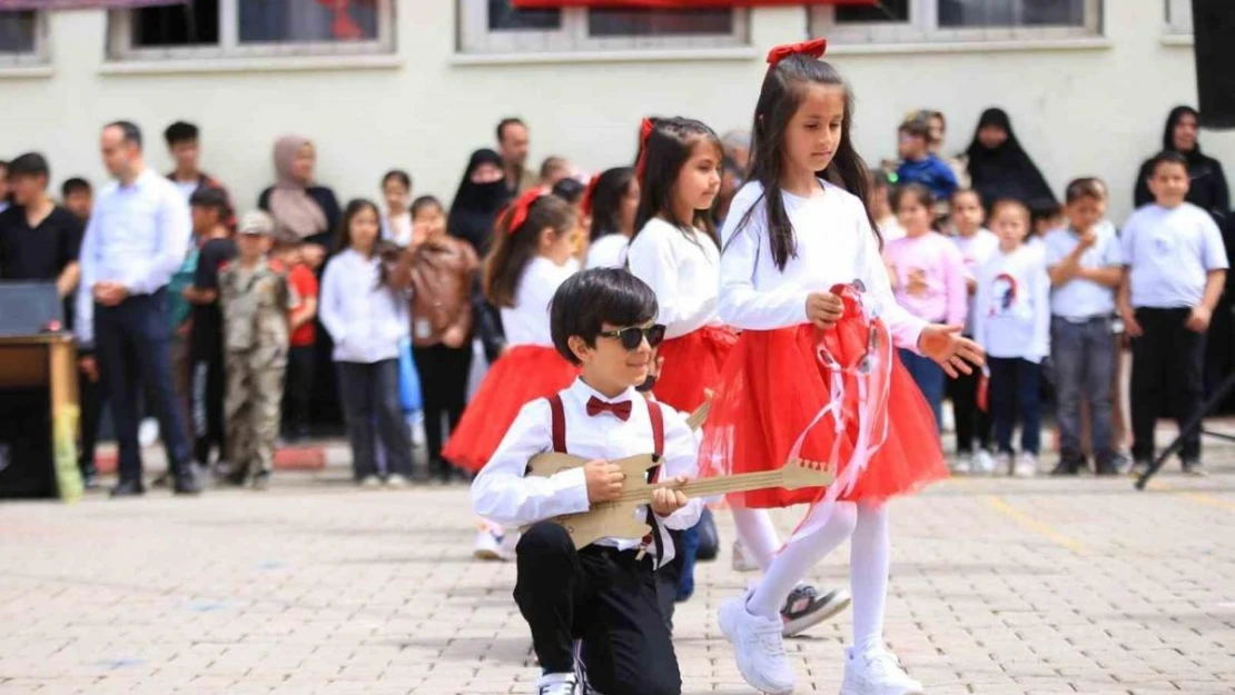 Güroymak'ta 23 Nisan coşkusu