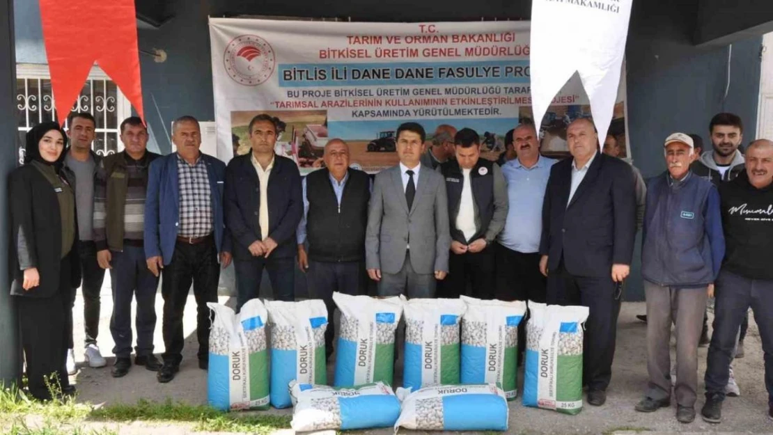 Güroymak'ta 25 çiftçiye 13 bin 600 kilogram fasulye tohumu dağıtıldı