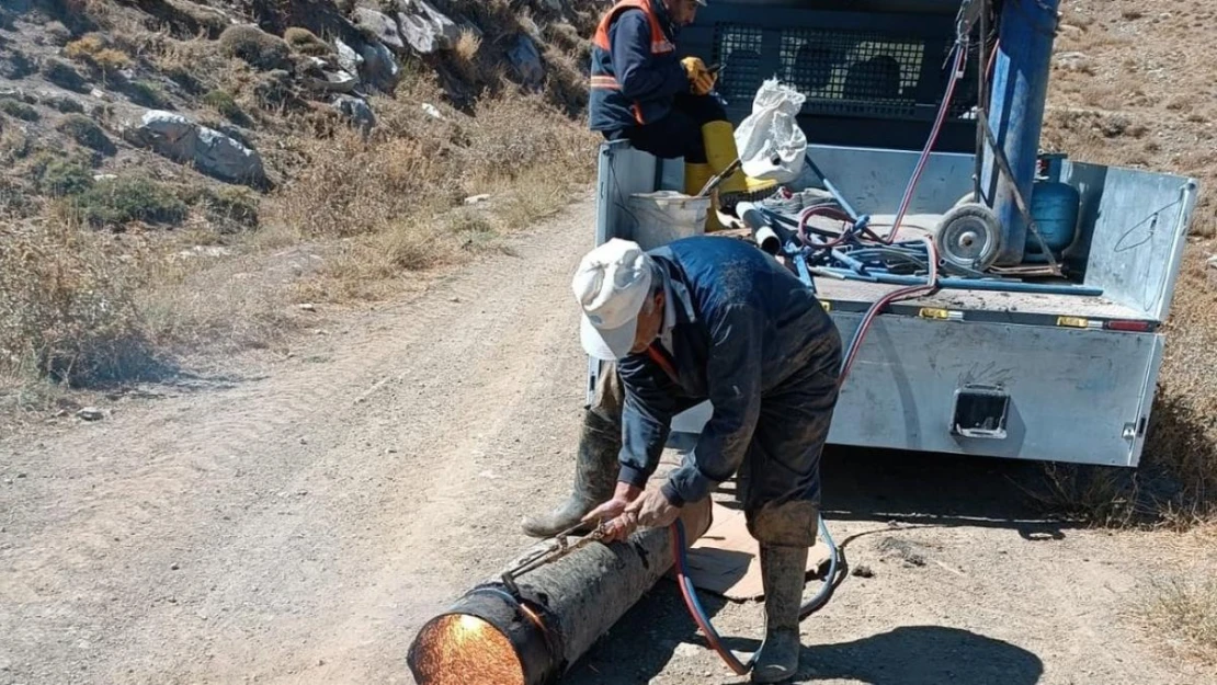 Hakkari 3 bin 500 rakımda arızalan isale hattı onarıldı