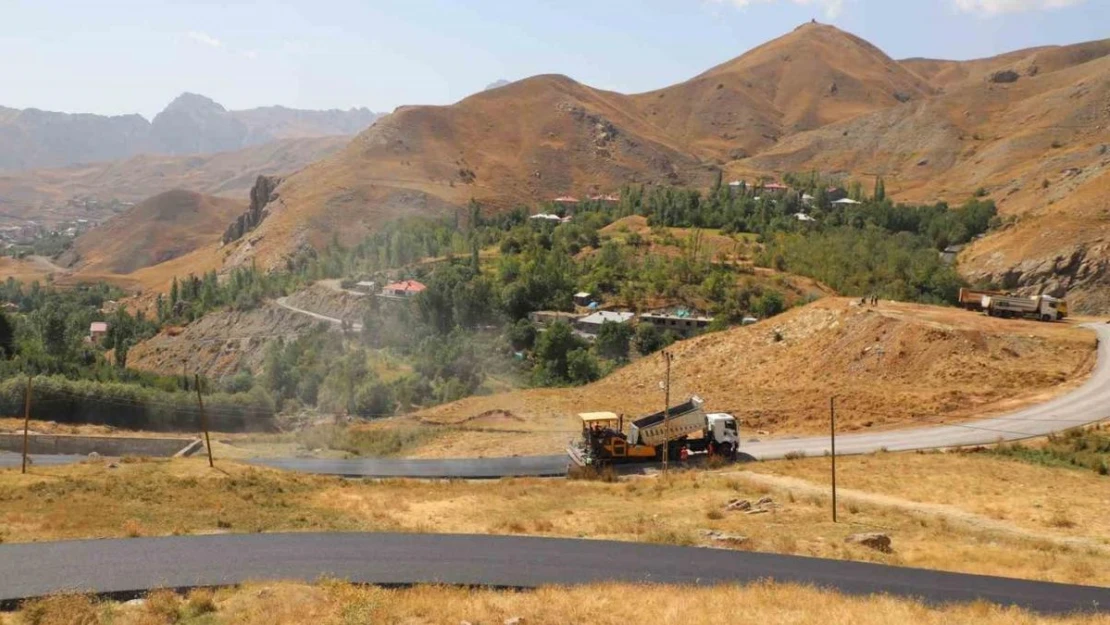 Hakkari Belediyesi asfalt startı verdi