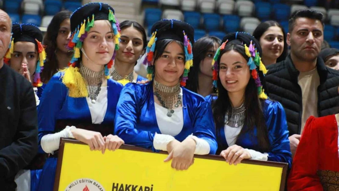 Hakkari'de 'Kulüpler Arası Halk Oyunları Yarışması' yapıldı