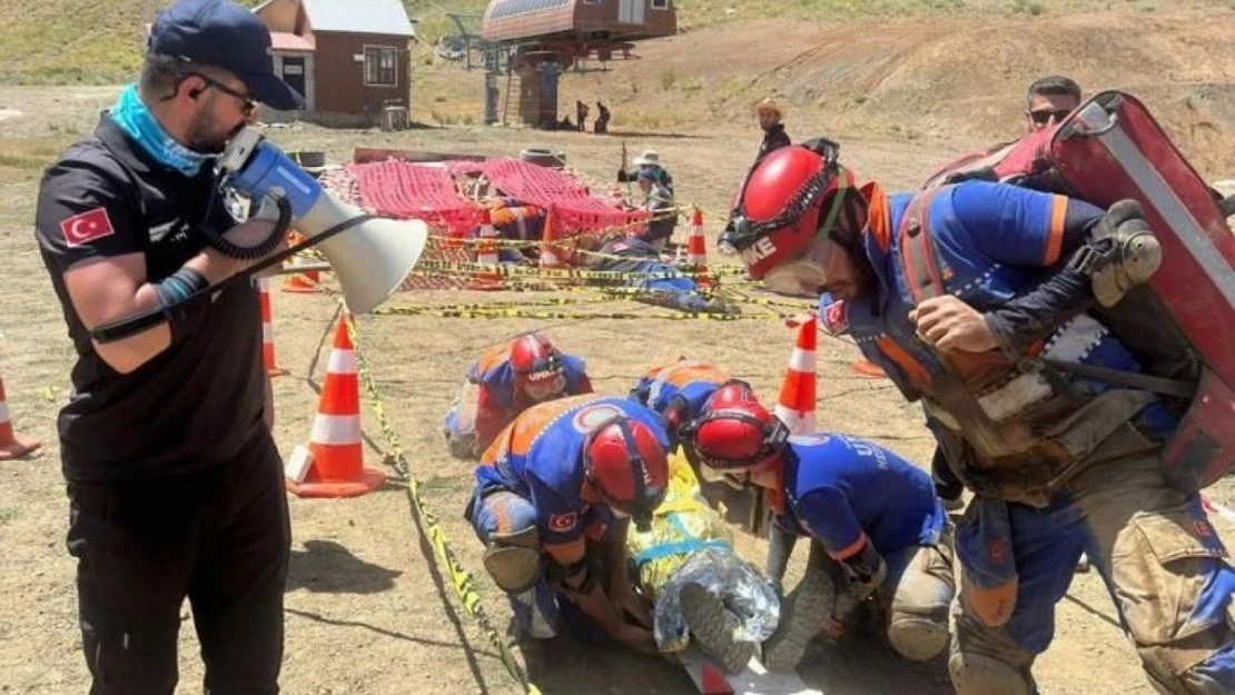 Hakkari'de 25 sağlık personeline UMKE eğitimi verildi