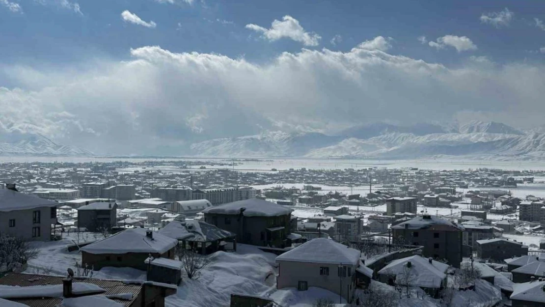 Hakkari'de 73 köy ve 118 mezra yolu ulaşıma kapandı
