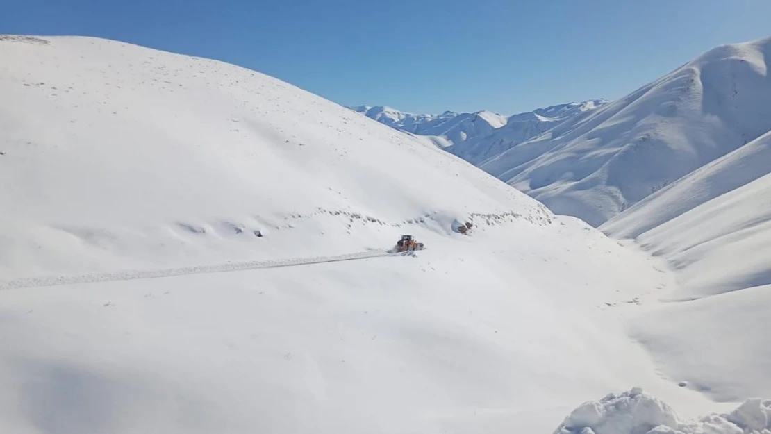 Hakkari'de 74 köy yolu ulaşıma açıldı