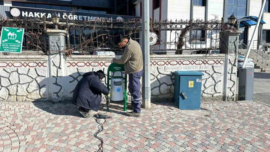 Hakkari'de 75 noktaya çöp kovası bırakıldı