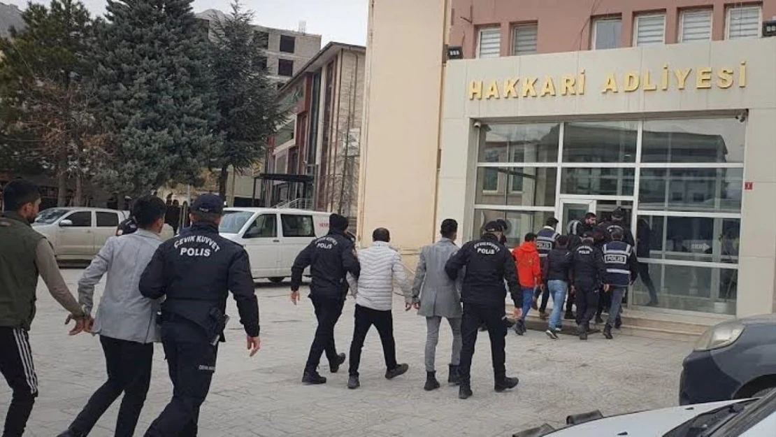 Hakkari'de aranan 132 şahıs yakalandı