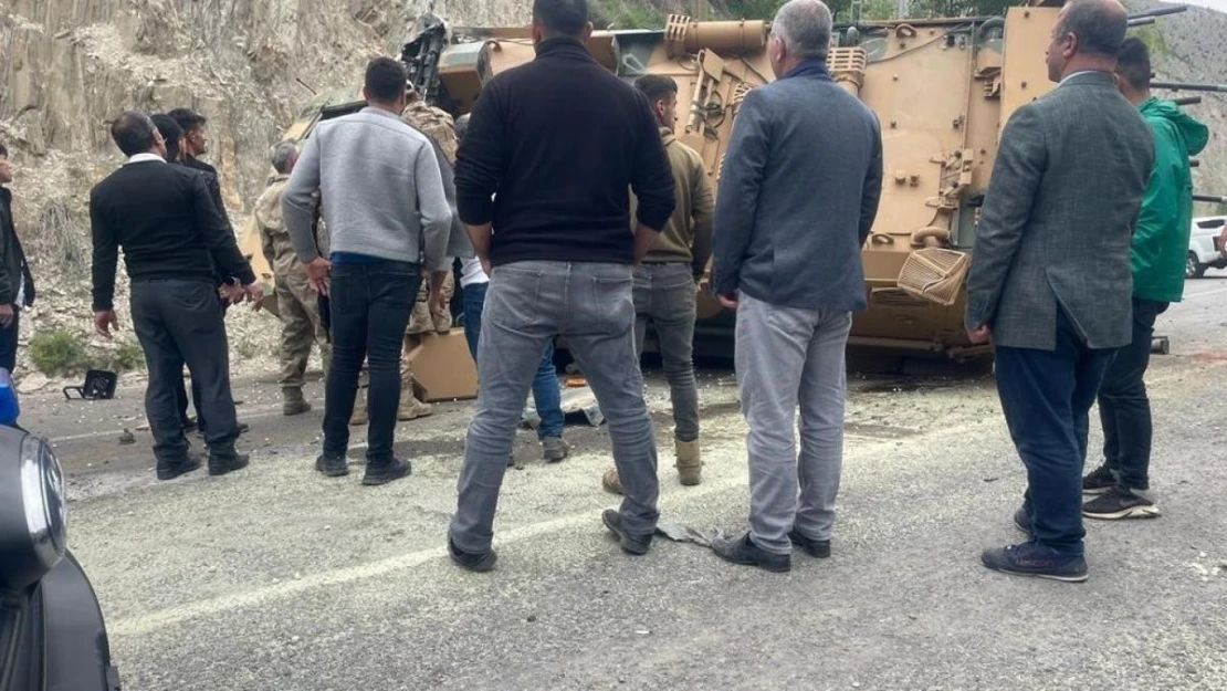 Hakkari'de askeri araç devrildi... Yaralılar var