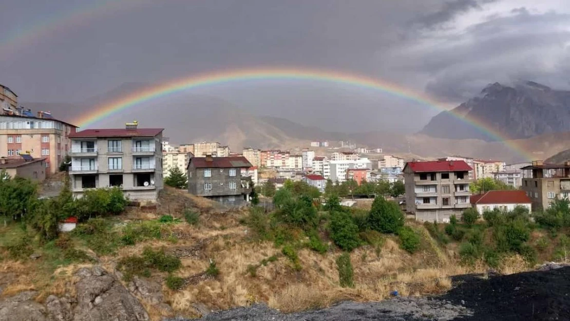 Hakkari'de gökkuşağı güzelliği