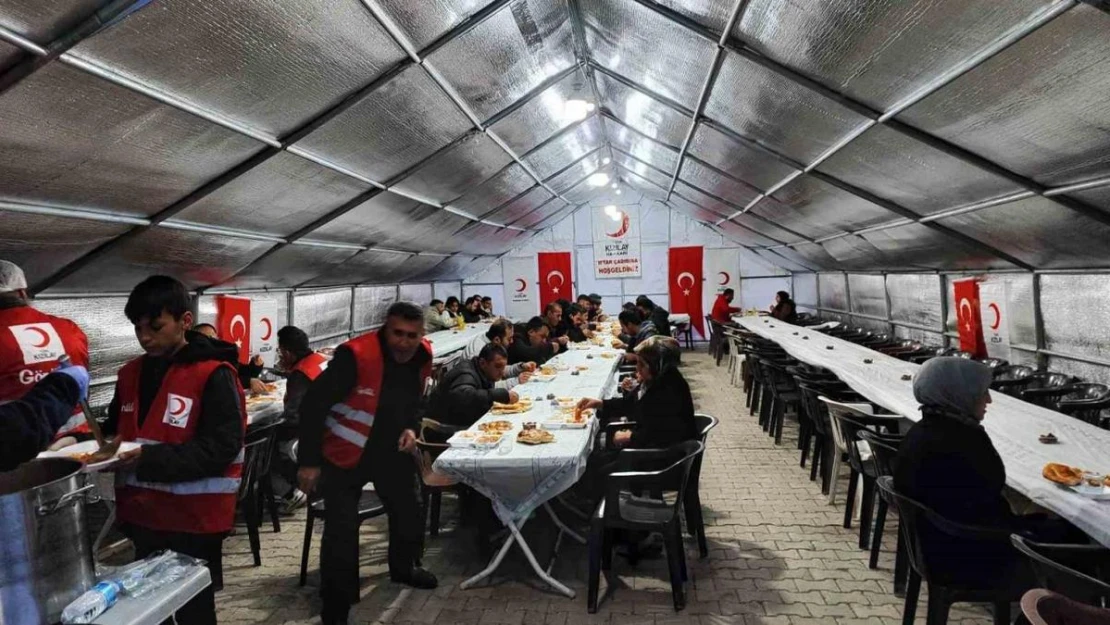 Hakkari'de iftar çadırı kuruldu