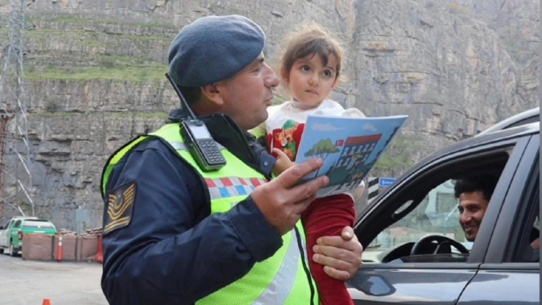 Hakkari'de jandarma ekiplerinden genel trafik denetimi