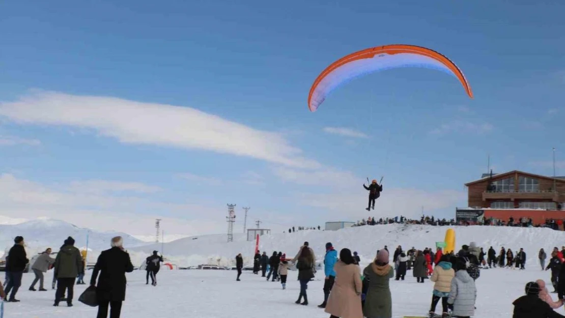 Hakkari'de kar festivali coşkusu