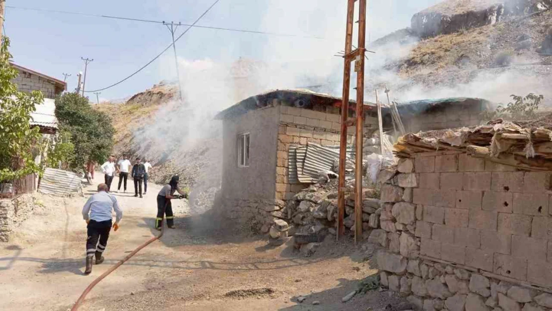 Hakkari'de korkutan yangın