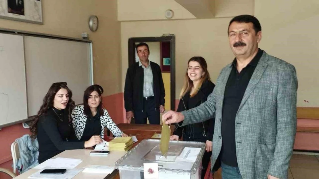 Hakkari'de oy verme işlemi başladı