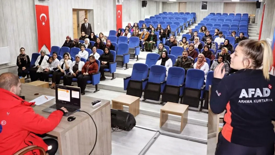 Hakkari'de usta öğreticilere AFAD farkındalık eğitimi