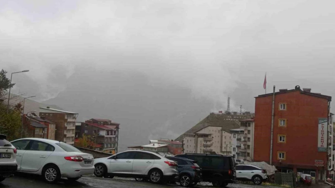 Hakkari'de yağmur yüksek kesimlerde kar etkili oluyor