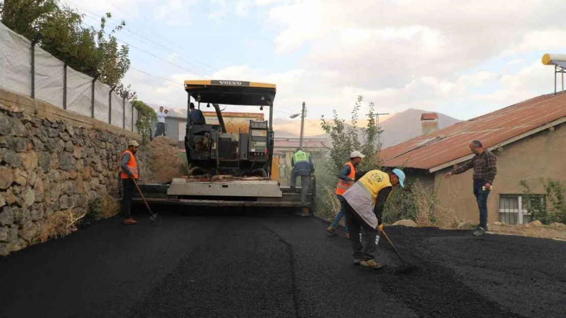 Hakkari'deki 7 semt asfalta kavuşturuldu