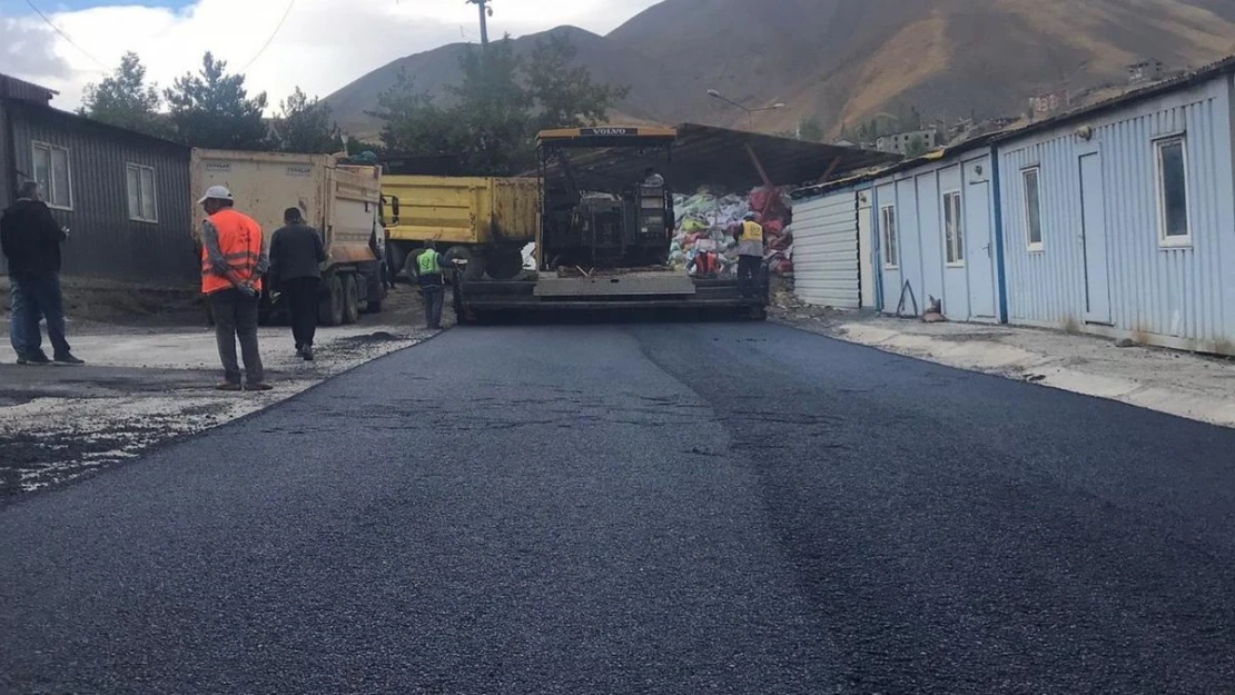 Hakkari'deki caddeler bir bir asfaltla kaplanıyor