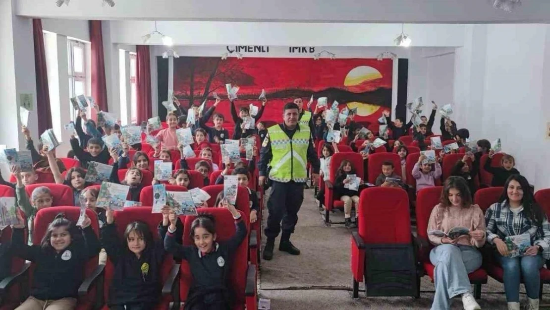 Hakkari Jandarmasından öğrencilere trafik eğitimi