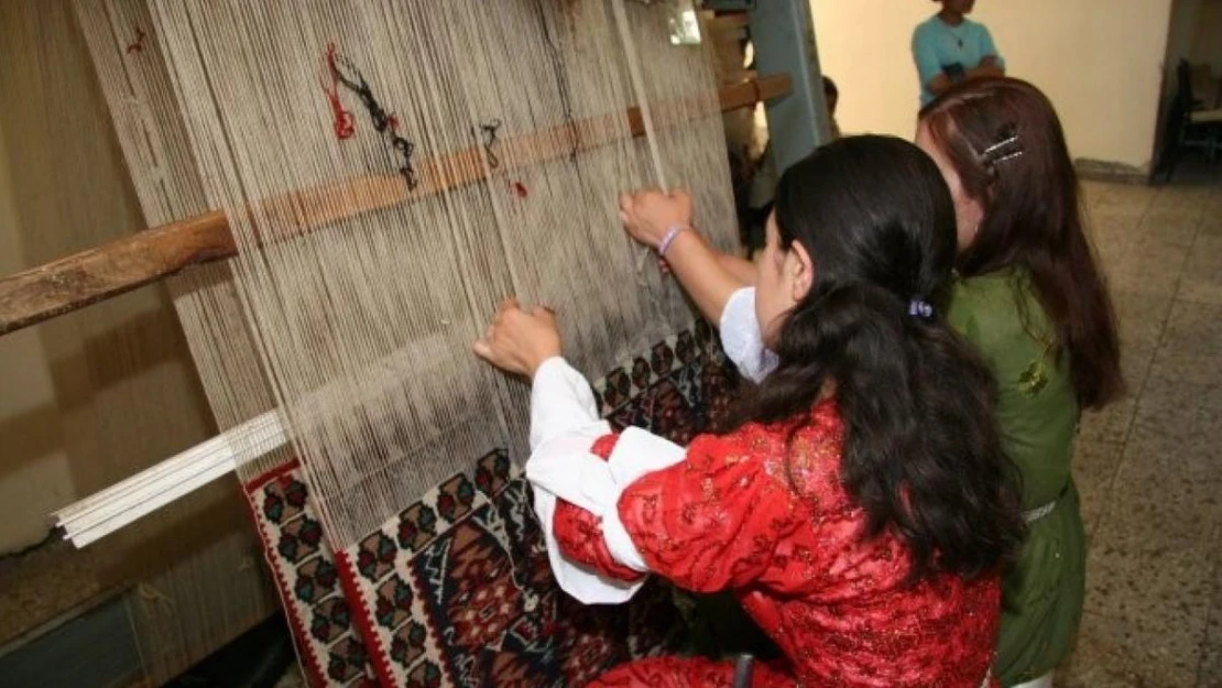 Hakkari kilimi coğrafi işaret tescil belgesi aldı