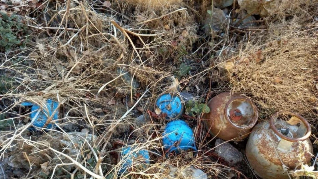 Hakkari kırsalında teröristlere ait malzemeler ele geçirildi