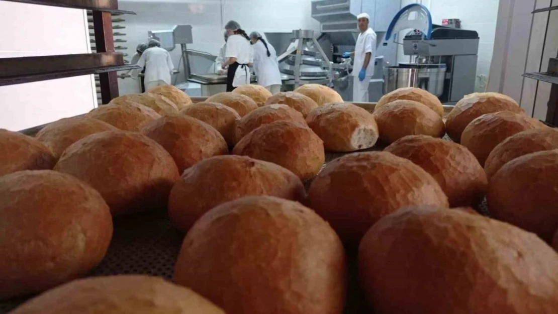 Hakkari Meslek Lisesi'nde günde 6 bin adet ekmek üretiliyor