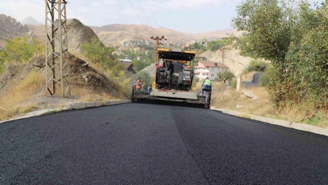 Hakkari modern yollara kavuşuyor