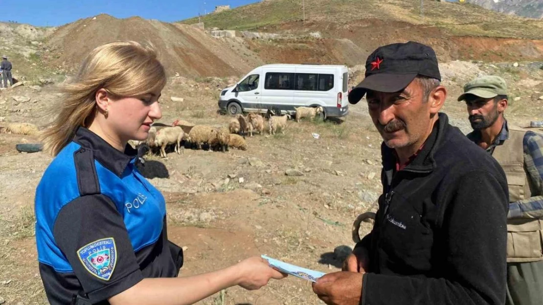 Hakkari polisi sahte para konusunda bilgilendirme yaptı