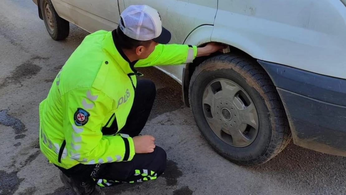 Hakkari polisi trafik tedbirlerine elden bırakmıyor