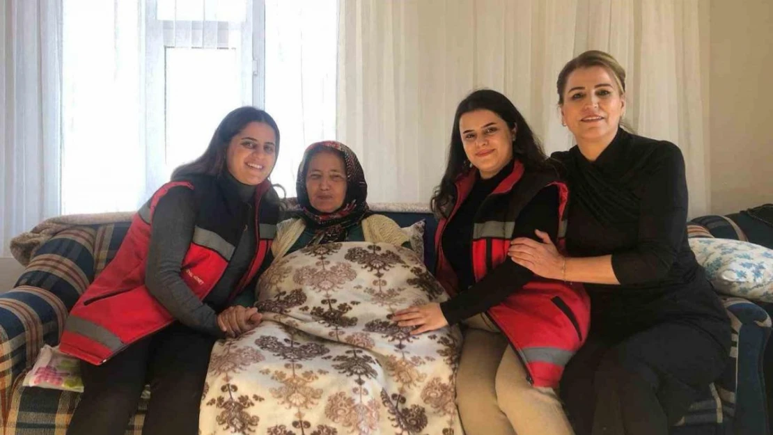 Hakkarili Zeynep Teyze'ye doğum günü sürprizi