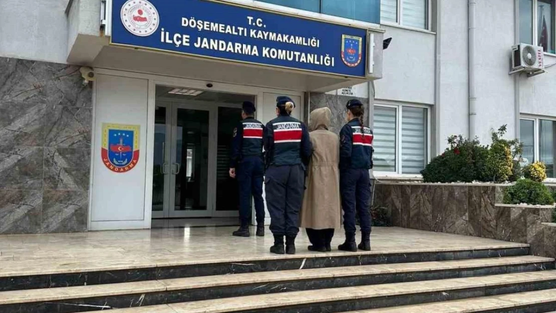 Hakkında 42 yıl kesinleşmiş hapis cezası bulunan kadın tavan arasında yakalandı