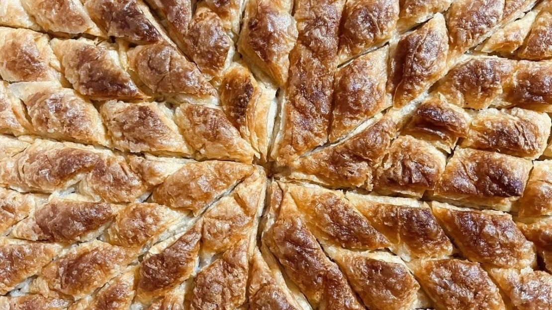 Hamarat kadınlar kolları sıvadı, çıtır baklavalar bayrama hazırlandı