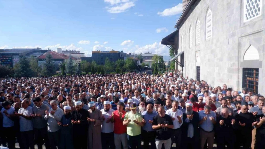 Haniye için Erzurum'da gıyabi cenaze namazı kılındı