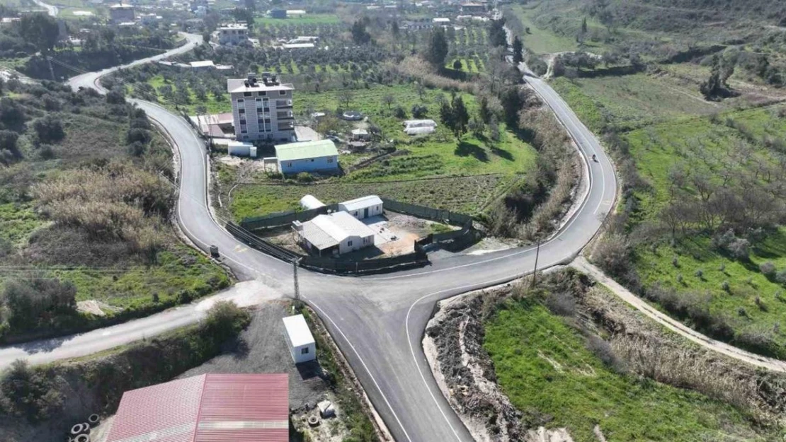 Hatay Büyükşehir Belediyesi İl genelinde yol yapım çalışmalarına devam ediyor