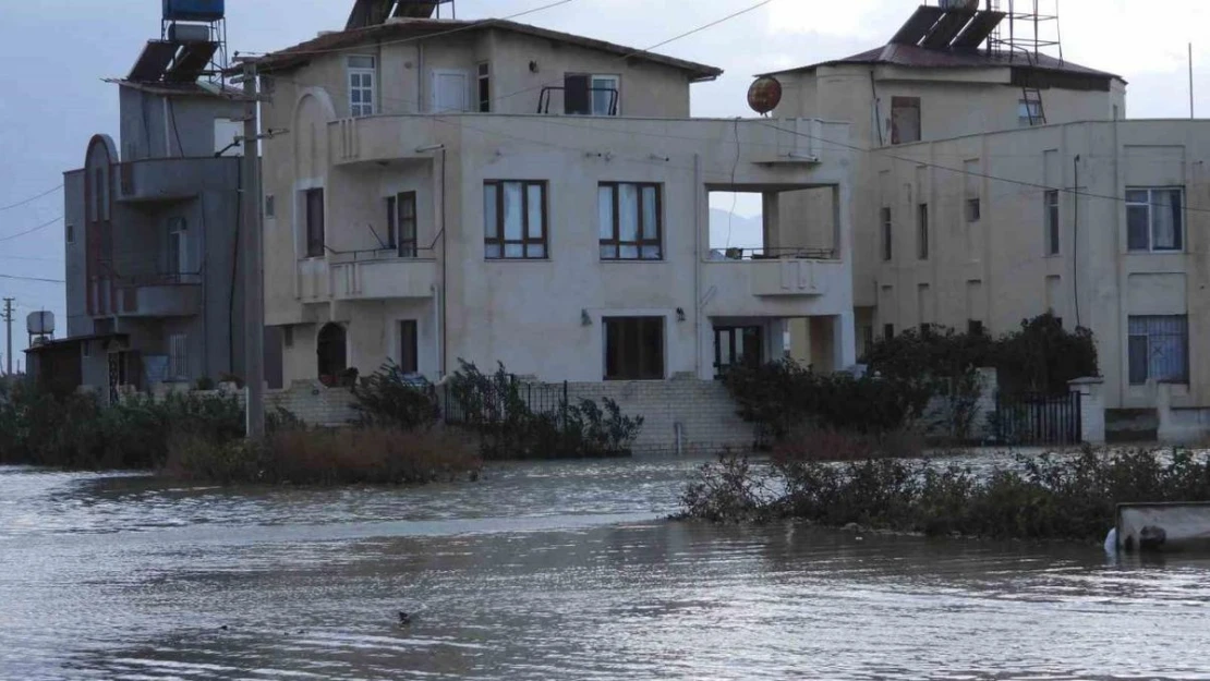 Hatay'da bazı evler su altında kaldı