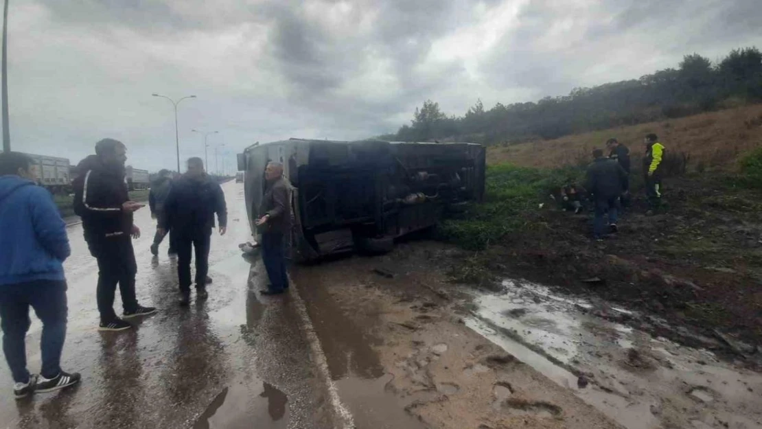 Hatay'da işçi servisi devrildi: 4 yaralı