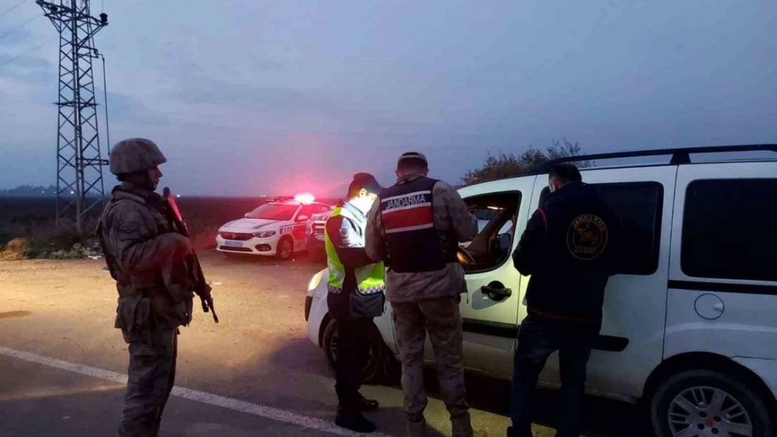 Hatay'da Jandarma ekipleri 108 aranan şahsı yakaladı